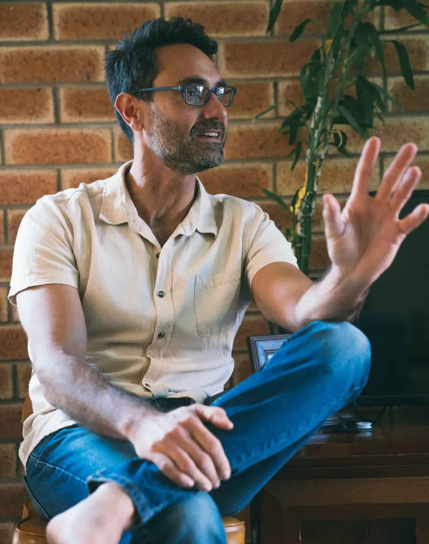 Manuel in a session with a client